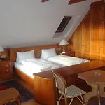 Värdshus Hirschenhof 2*