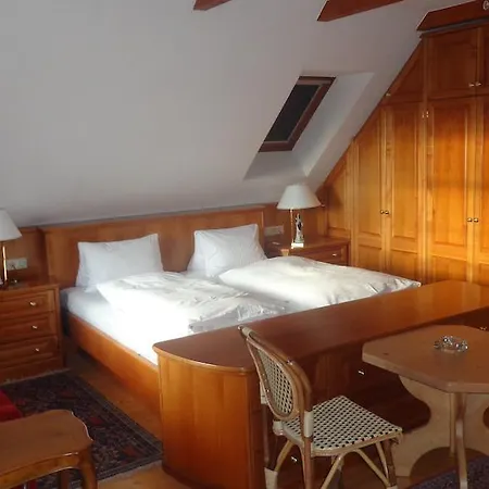 אורחן Hirschenhof 2*