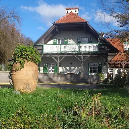 אורחן Hirschenhof